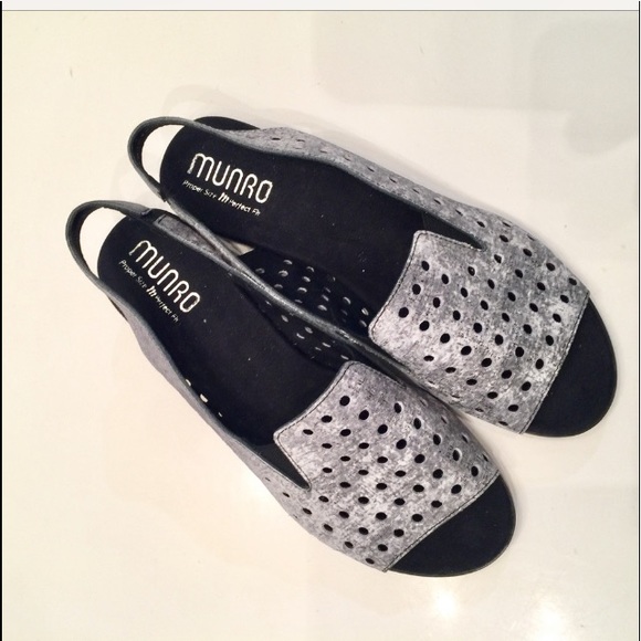 MUNRO Mickee Silver Metallic Leather - Picture 3 of 5